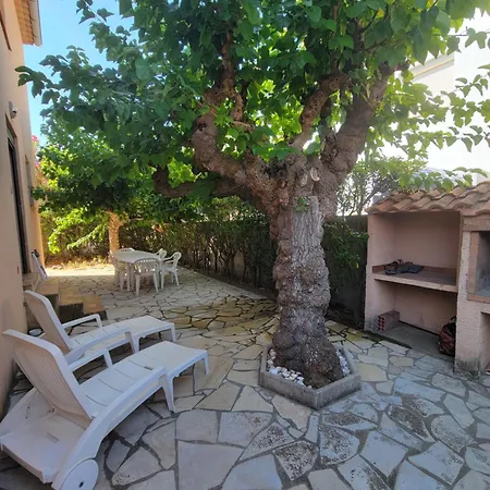 Vue Maison Individuelle 30 M De La 4 10 Couchages Jardin Parking Lxrm26 * Portiragnes