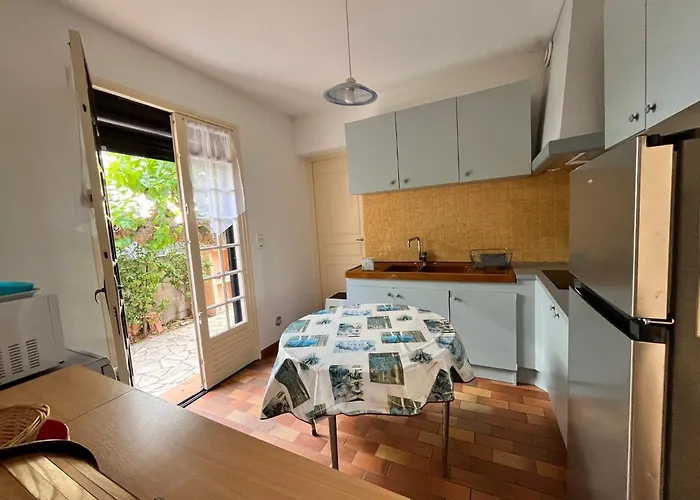 Vue Maison Individuelle 30 M De La 4 10 Couchages Jardin Parking Lxrm26 * Portiragnes