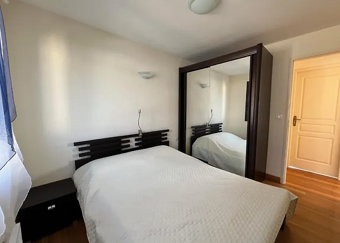 Vue Maison Individuelle 30 M De La 4 10 Couchages Jardin Parking Lxrm26 Villa Portiragnes