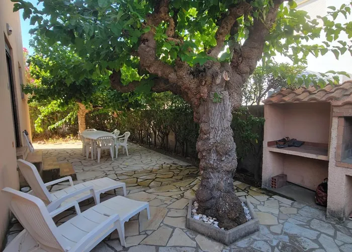Vue Maison Individuelle 30 M De La 4 10 Couchages Jardin Parking Lxrm26 * Portiragnes